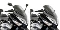 Szyba sportowa GIVI D422B - widok na szybę na motocyklu