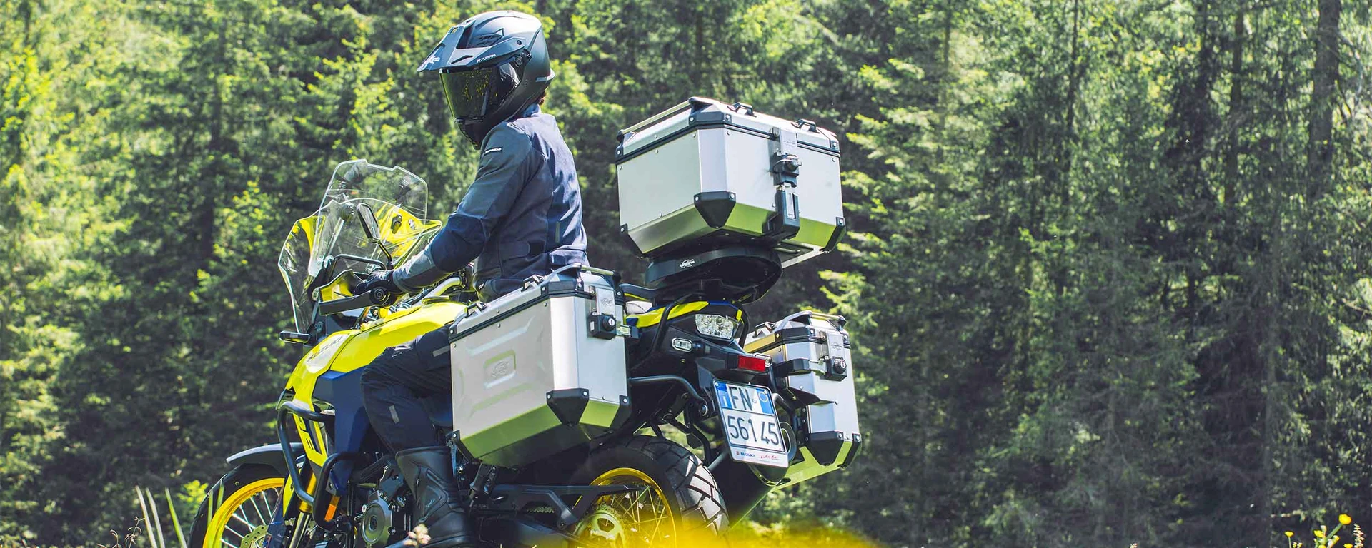 Komplet kufrów KVOYAGER na Suzuki V-Strom 800DE