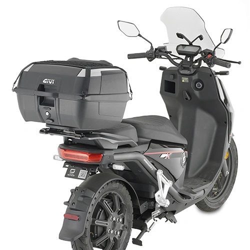 Kufer centralny Givi B45+ na skuterze