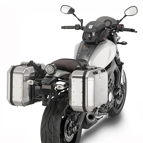 Kufry boczne Givi DLM30B na motocyklu Yamaha